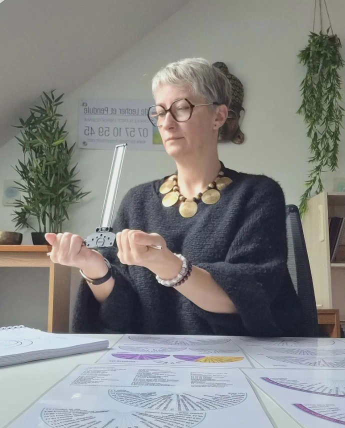 Carole Blériot utilisant l’antenne de Lecher – formation énergétique et libération des blocages
